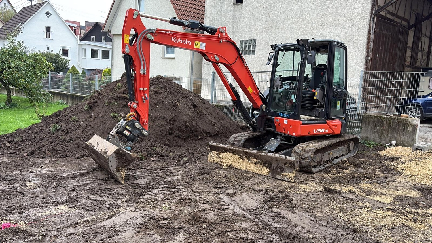 Gartenbau Brandenburg - Gartenarbeit - ein Kubota U56-5 Minibagger. Hauptmerkmale dieser Maschine