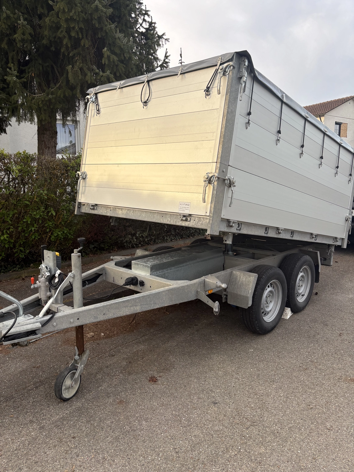 Gartenbau Brandenburg – Gartenarbeit – Anhänger & Baumaschinen Vermietung